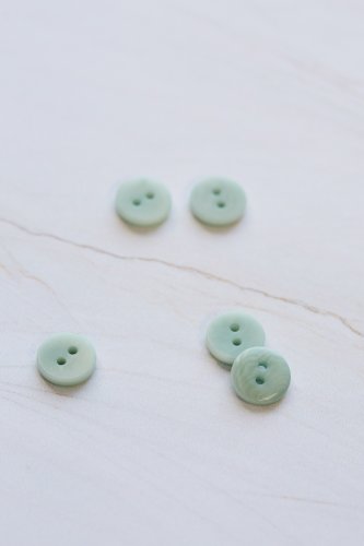 Knopf Corozo - 2 Hole - 11 mm - sage green- Mind the Maker