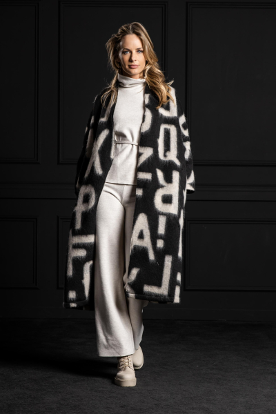 RESTSTÜCK 1,40m !!! - Mantelstrick - Wool - Alphabet - white/black