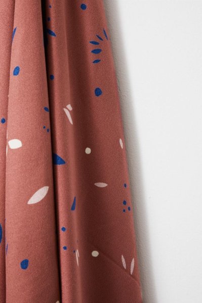 RESTSTÜCK 0,80m !!! - Crepe Viskose mit LENZING™ ECOVERO™ Fasern - Vera Petals - rosewood - Mind the Maker