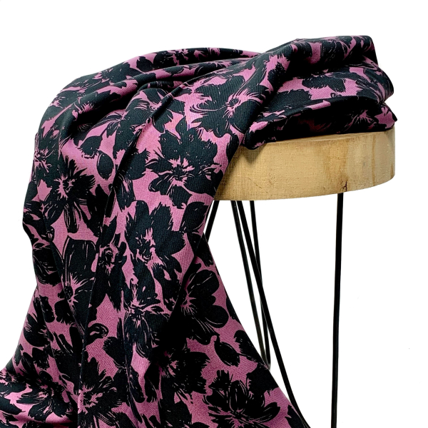 RESTSTÜCK 1,10m !!! - Viskose Twill - Black Flowers Morticia - violett