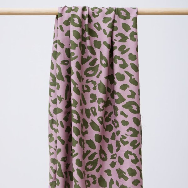 RESTSTÜCK 0,90m !!! - Viskose mit LENZING™ ECOVERO™ Fasern - Urban Leo - lilac - Mind the Maker