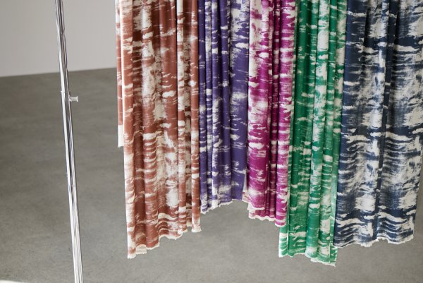 Viskose Crepe mit LENZING™ ECOVERO™ Fasern - Grunge Crepe Jersey - purple night - meetMilk