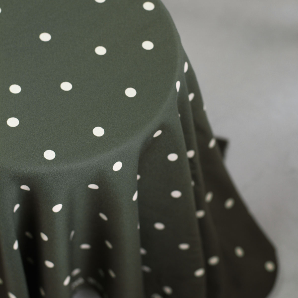 RESTSTÜCK 0,60m !!! - Viskose Crepe mit LENZING™ ECOVERO™ Fasern - Jolly Dots - green khaki - Mind the Maker