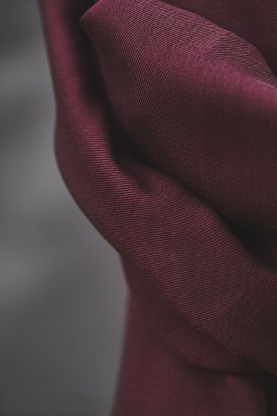 Smooth Drape Twill mit TENCEL™ - pinot - MeetMilk