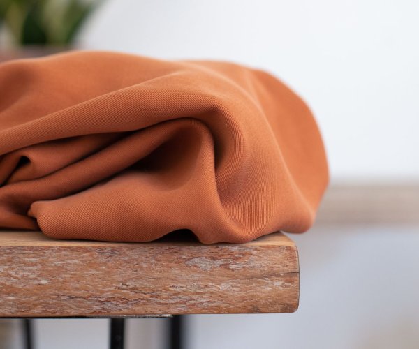 Smooth Drape Twill mit TENCEL™ - rust - MeetMilk