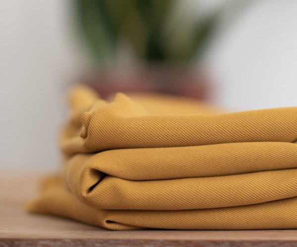 Smooth Drape Twill mit TENCEL™ - amber - MeetMilk