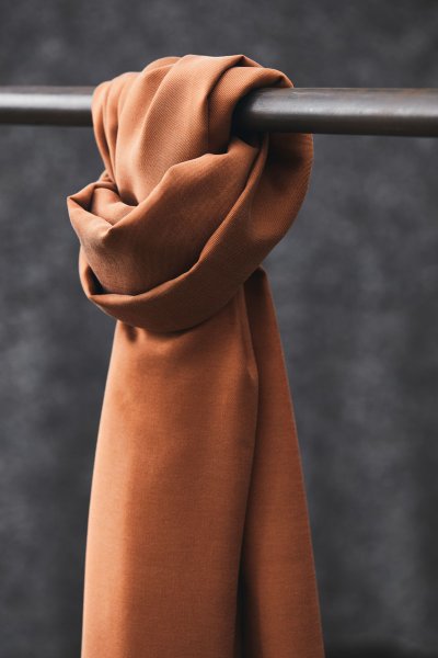 Smooth Drape Twill mit TENCEL™ - toffee - MeetMilk